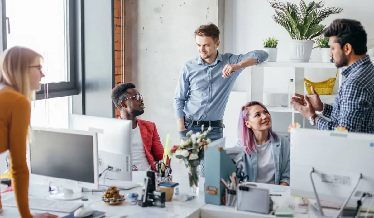 Leadr Status - Beautiful 8K Colorful Patterns | Free Download